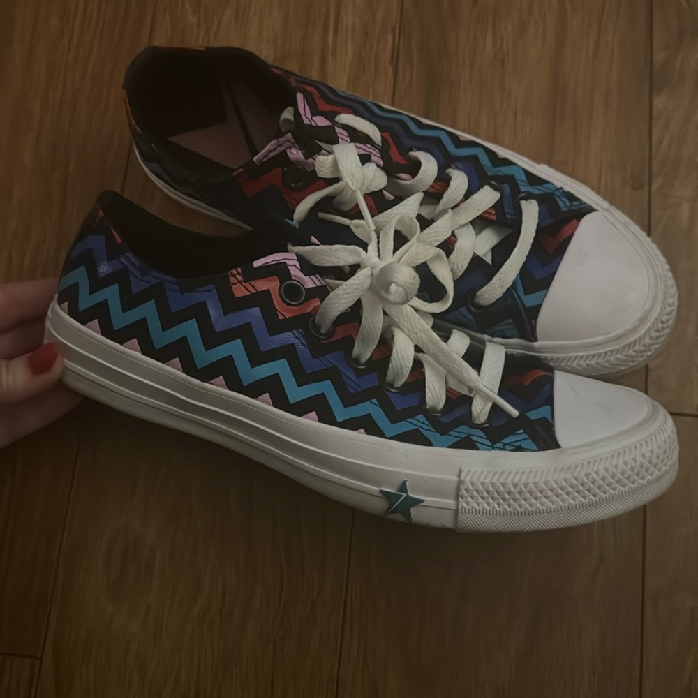 Converse. Size 7.
